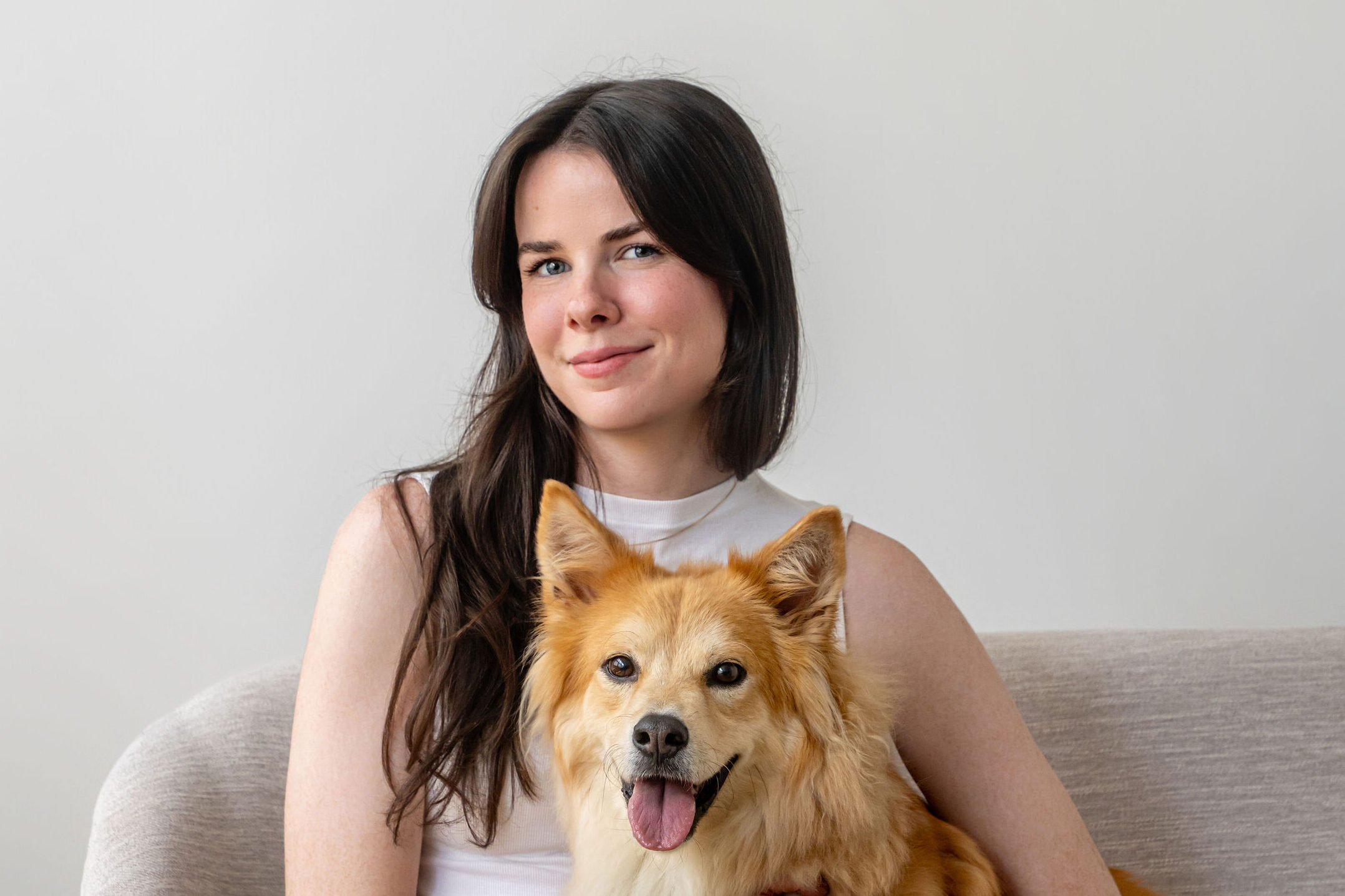 Isabel Klee of @SimonSits on Fostering, Dating, and Dogs in Bars